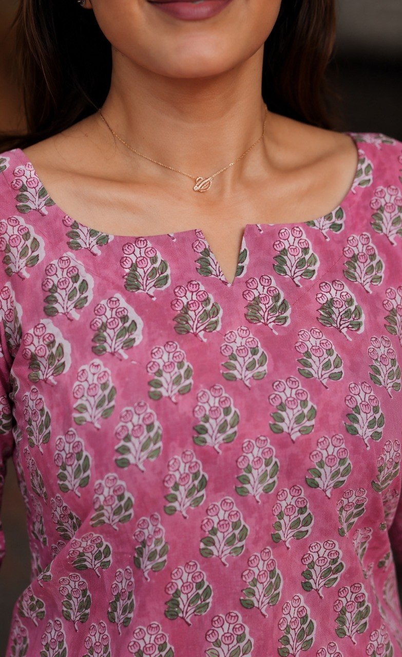 Morpaankh Gulaab pink cotton block-print kurti with red and green rose buti, view 4