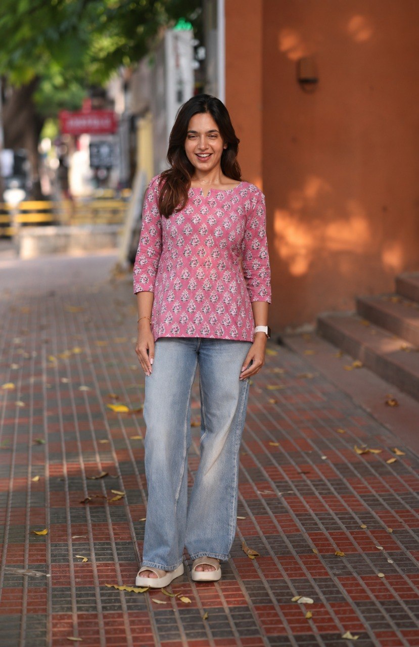 Morpaankh Gulaab pink cotton block-print kurti with red and green rose buti, view 6