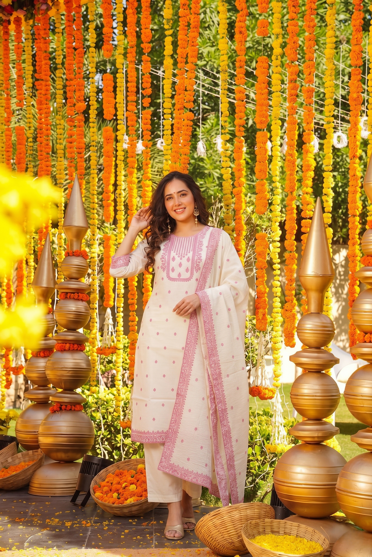 MorPaankh Gulaabi ivory cotton kurta set with tonal jacquard weave and pink motifs, view 3