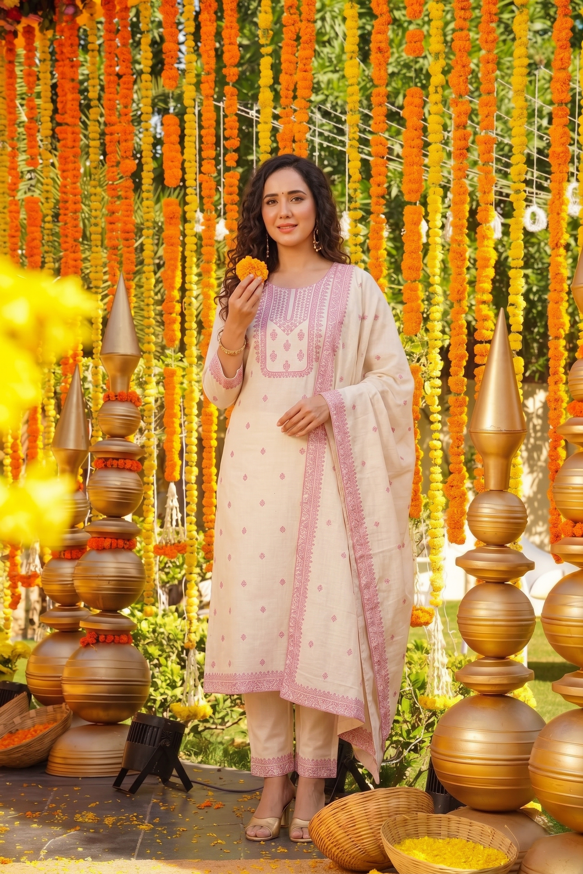 MorPaankh Gulaabi ivory cotton kurta set with tonal jacquard weave and pink motifs, view 5