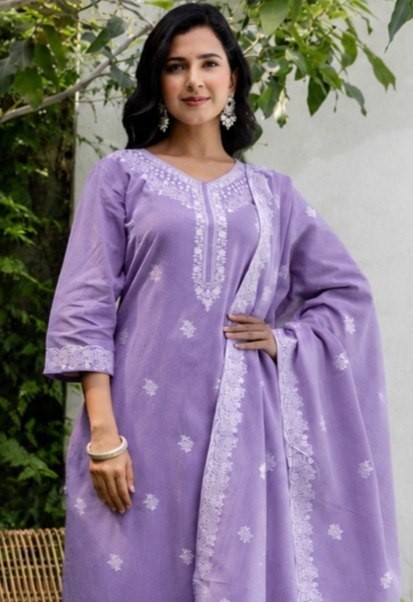 Close view of the white embroidered neck yoke and buti on the Kachnar lavender cotton kurta