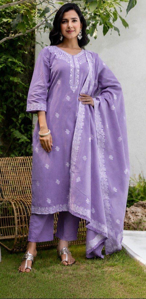 Kachnar lavender cotton kurta set with white floral dupatta border, front view